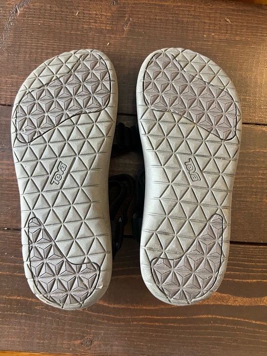 Teva Sanborn Black Strapped Women’s Sandals  Size 8 - Picture 2 of 4